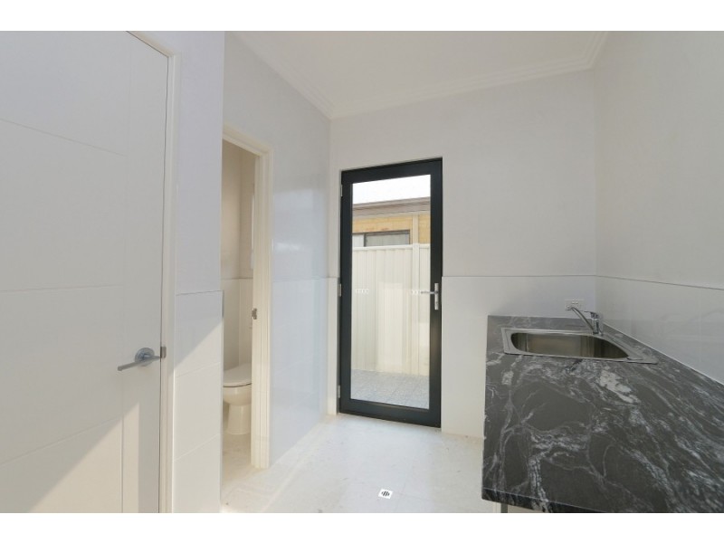 4 Dovedale Street, Harrisdale WA 6112