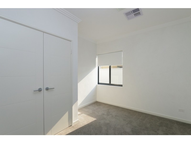 4 Dovedale Street, Harrisdale WA 6112