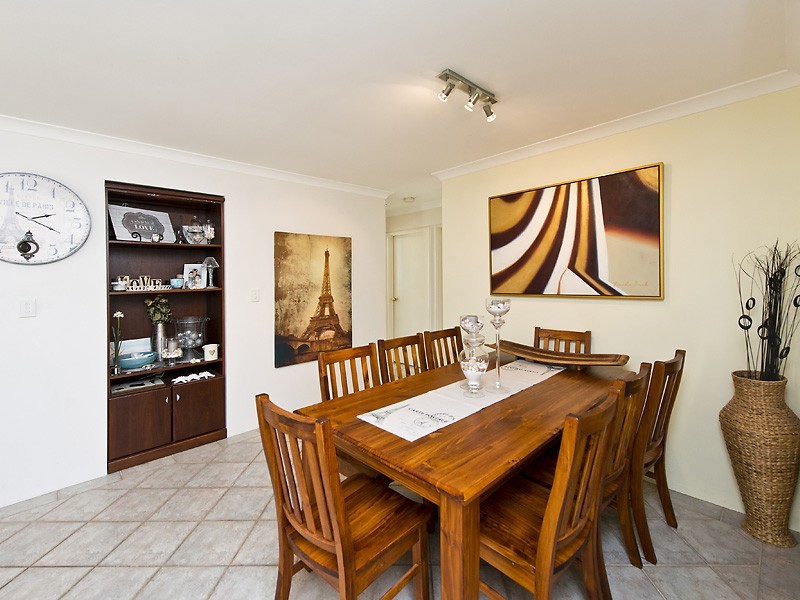 2/4 Cormack Road, Alfred Cove WA 6154