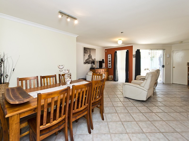 2/4 Cormack Road, Alfred Cove WA 6154