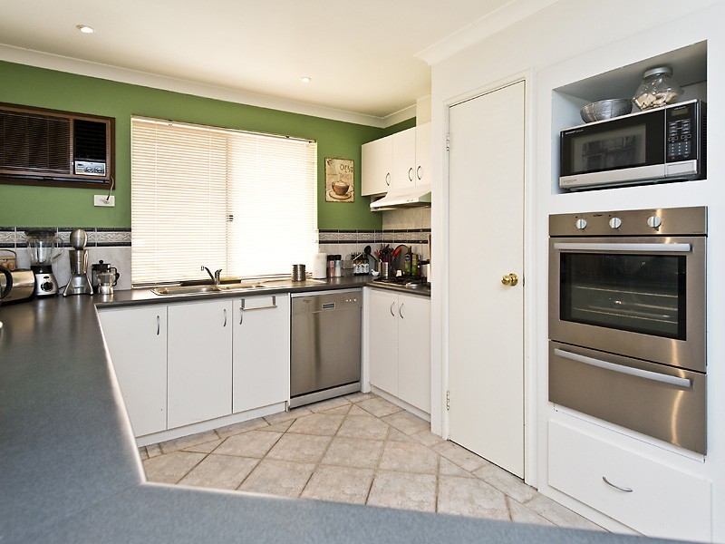 2/4 Cormack Road, Alfred Cove WA 6154