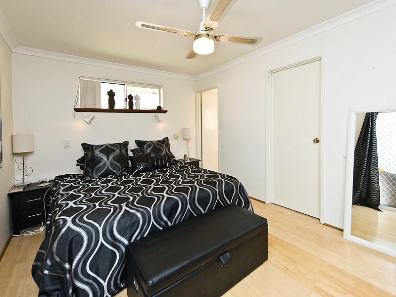 2/4 Cormack Road, Alfred Cove WA 6154