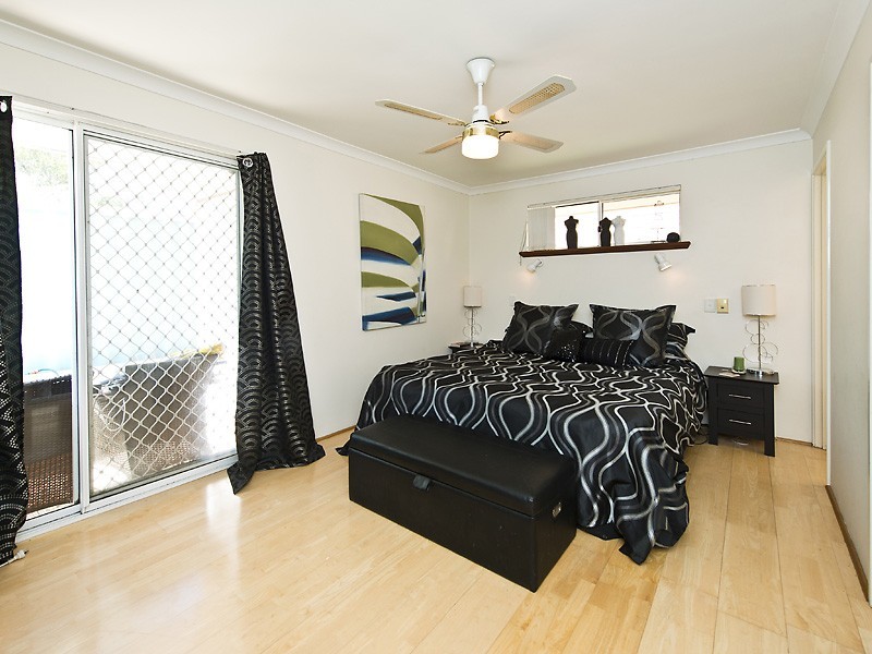 2/4 Cormack Road, Alfred Cove WA 6154