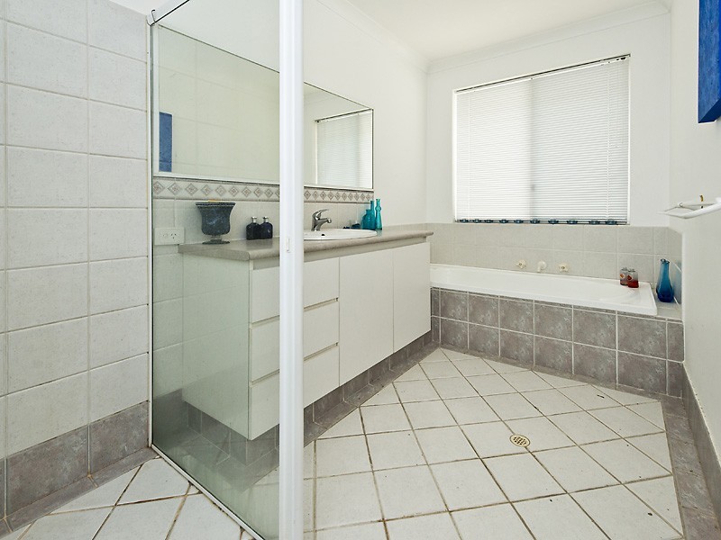 2/4 Cormack Road, Alfred Cove WA 6154