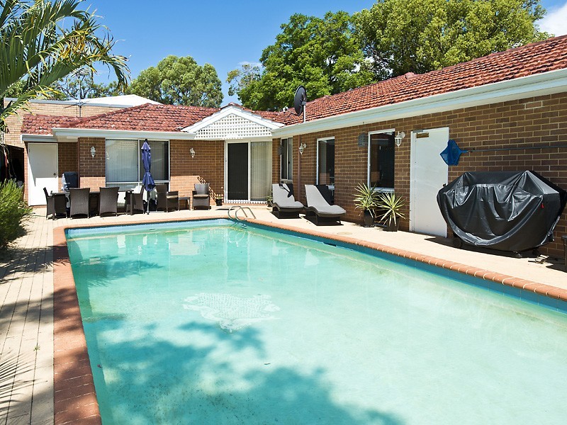 2/4 Cormack Road, Alfred Cove WA 6154