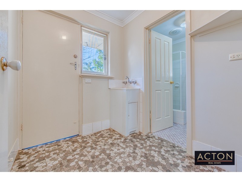 2 Copperwaite Road, Kardinya WA 6163