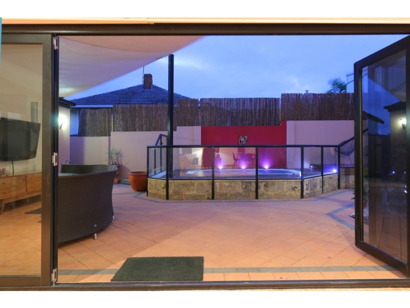 24 Chester St, South Fremantle WA 6162