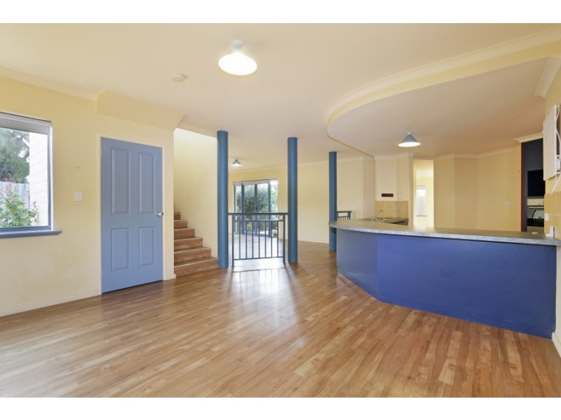 168a Kitchener Rd, Alfred Cove WA 6154