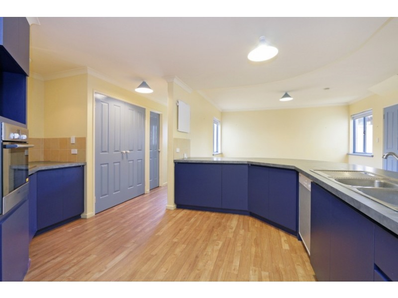 168a Kitchener Rd, Alfred Cove WA 6154