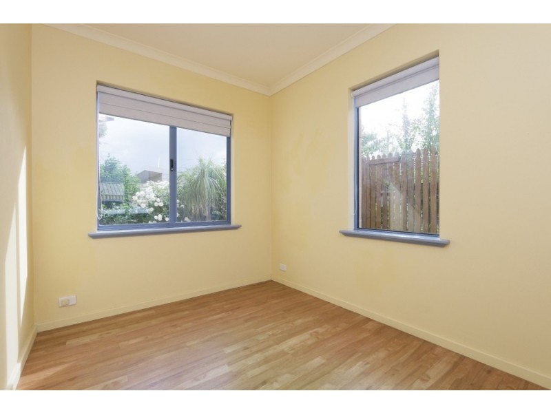 168a Kitchener Rd, Alfred Cove WA 6154