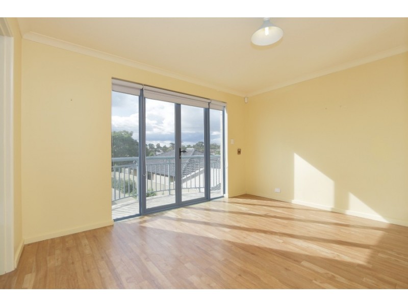 168a Kitchener Rd, Alfred Cove WA 6154