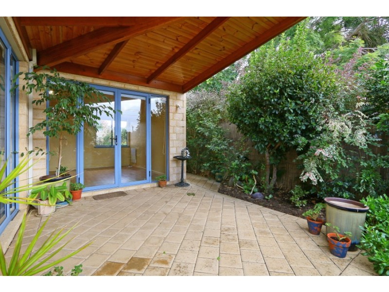 168a Kitchener Rd, Alfred Cove WA 6154