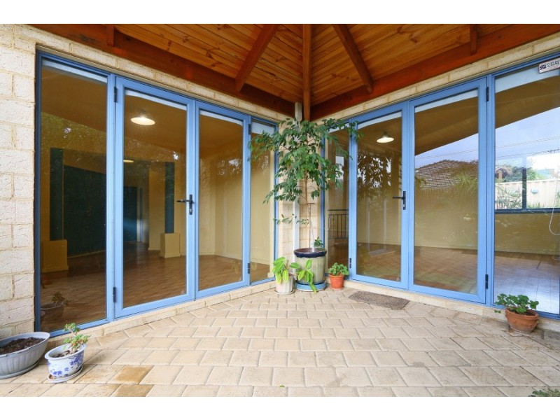 168a Kitchener Rd, Alfred Cove WA 6154