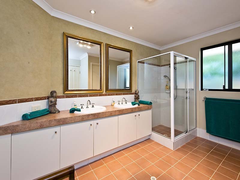 14a Sergeant Rd, Melville WA 6156