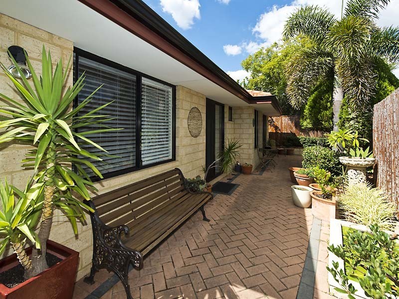 14a Sergeant Rd, Melville WA 6156