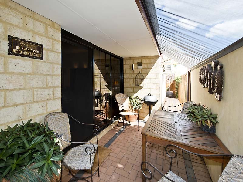 14a Sergeant Rd, Melville WA 6156