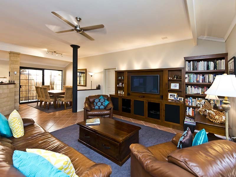 14a Sergeant Rd, Melville WA 6156