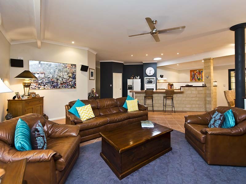 14a Sergeant Rd, Melville WA 6156