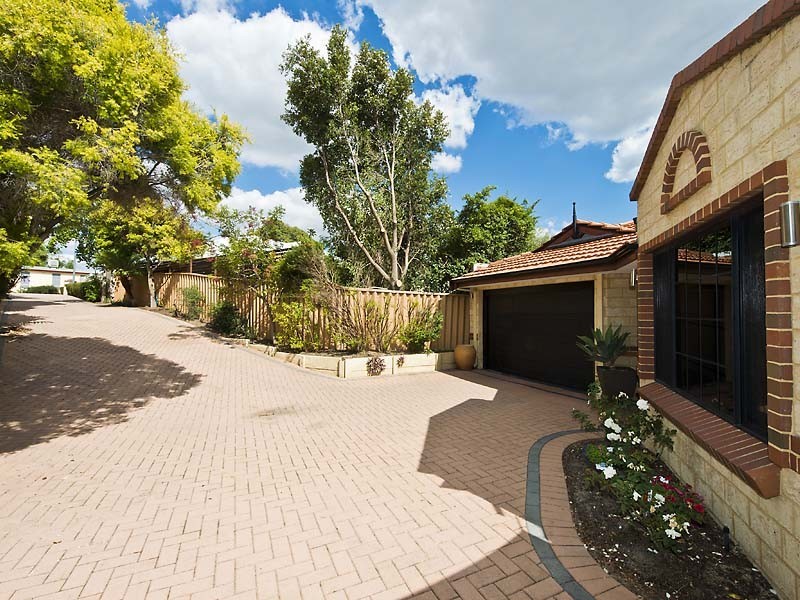 14a Sergeant Rd, Melville WA 6156