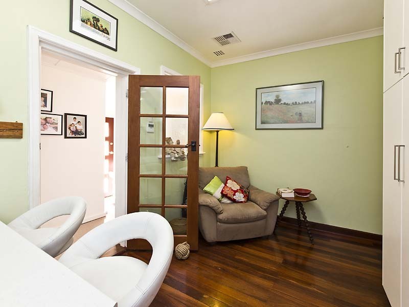 21 Raymond Street, Mount Pleasant WA 6153