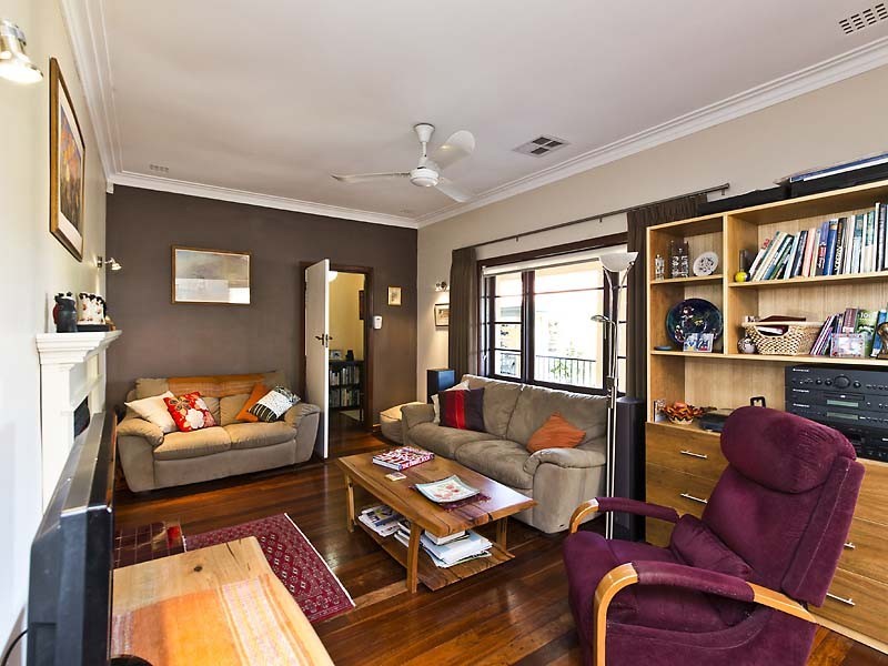 21 Raymond Street, Mount Pleasant WA 6153