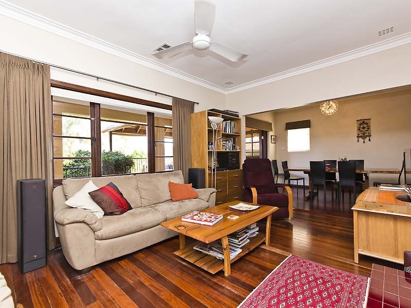 21 Raymond Street, Mount Pleasant WA 6153