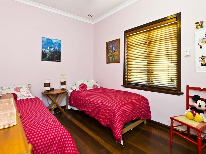 21 Raymond Street, Mount Pleasant WA 6153