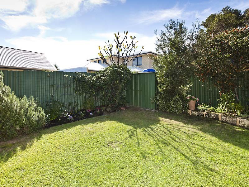 21 Raymond Street, Mount Pleasant WA 6153