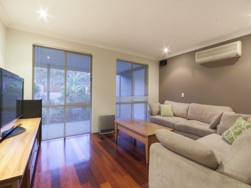 42 Bibra Drive, Bibra Lake WA 6163