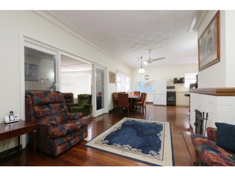 35 Doney St, Alfred Cove WA 6154