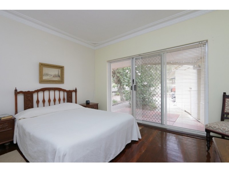 35 Doney St, Alfred Cove WA 6154