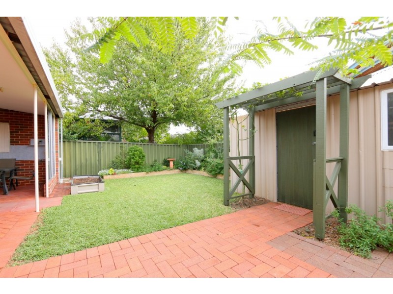 35 Doney St, Alfred Cove WA 6154