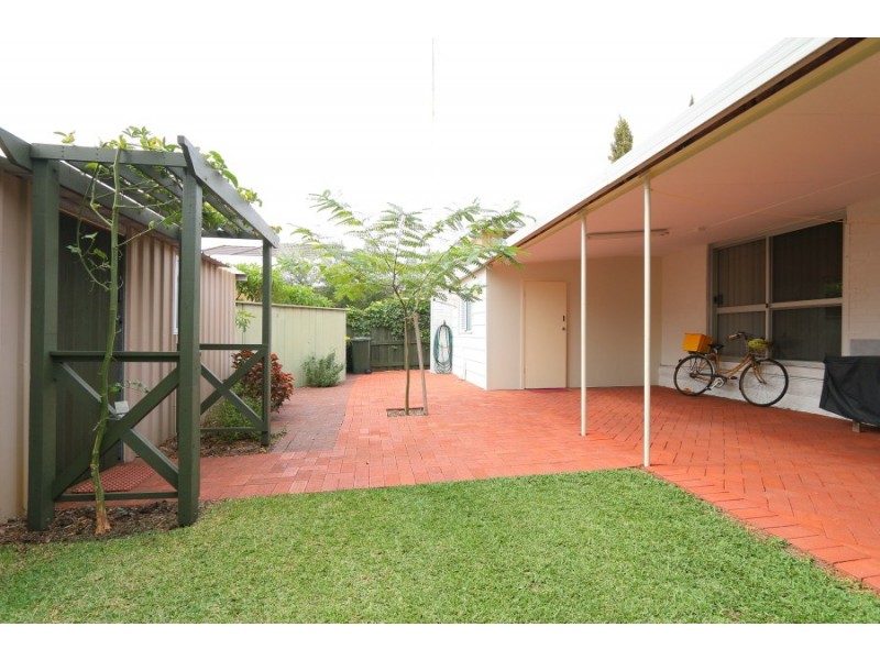 35 Doney St, Alfred Cove WA 6154