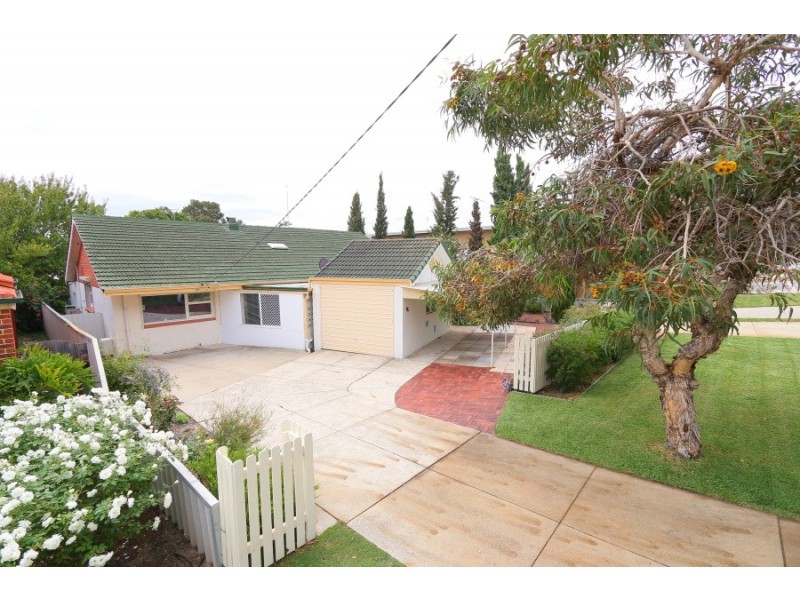 35 Doney St, Alfred Cove WA 6154