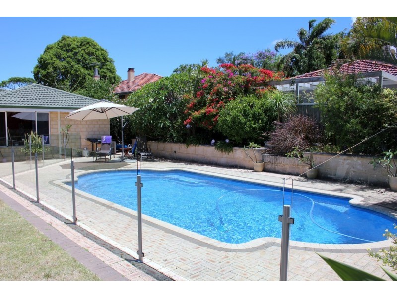 21 Alison Road, Attadale WA 6156