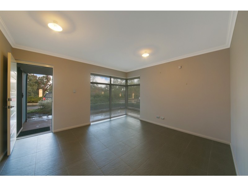 8 Lautour Street, South Guildford WA 6055