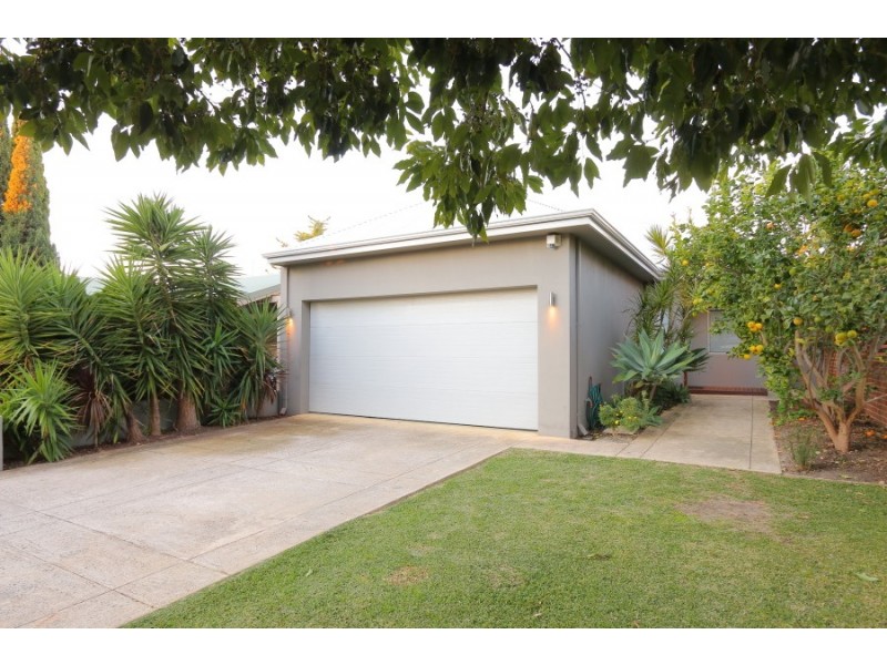 12A Clydesdale  Street, Alfred Cove WA 6154