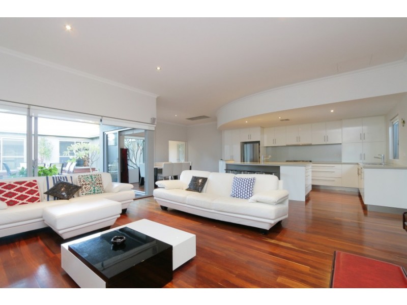 12A Clydesdale  Street, Alfred Cove WA 6154