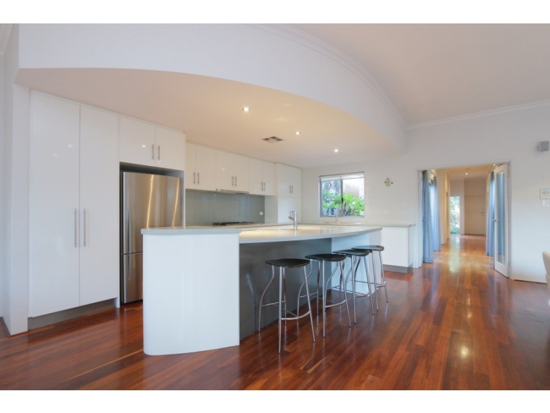 12A Clydesdale  Street, Alfred Cove WA 6154