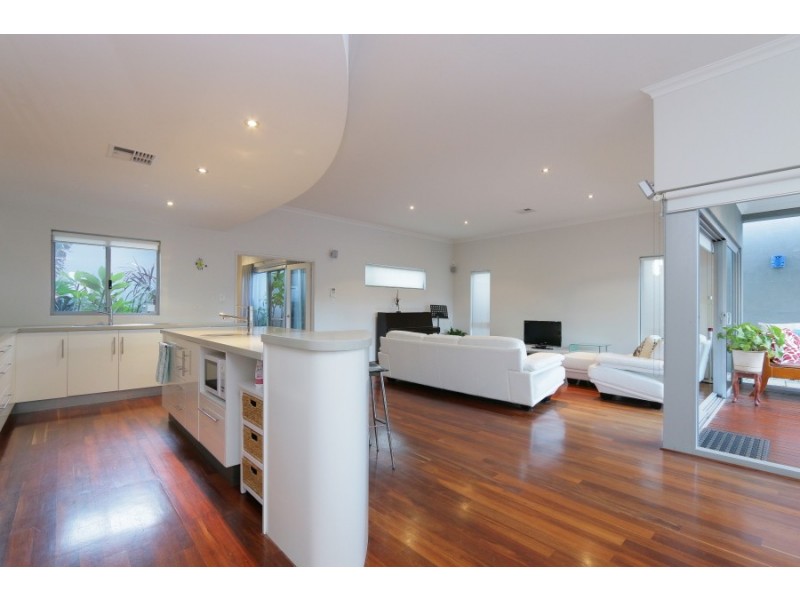 12A Clydesdale  Street, Alfred Cove WA 6154