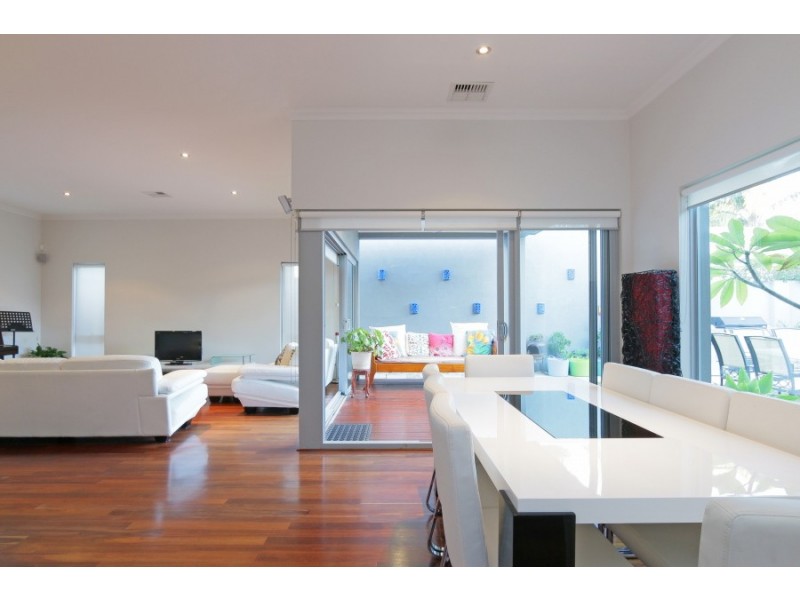 12A Clydesdale  Street, Alfred Cove WA 6154