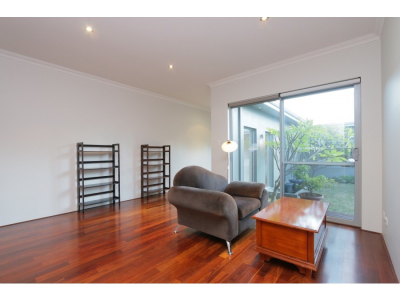 12A Clydesdale  Street, Alfred Cove WA 6154