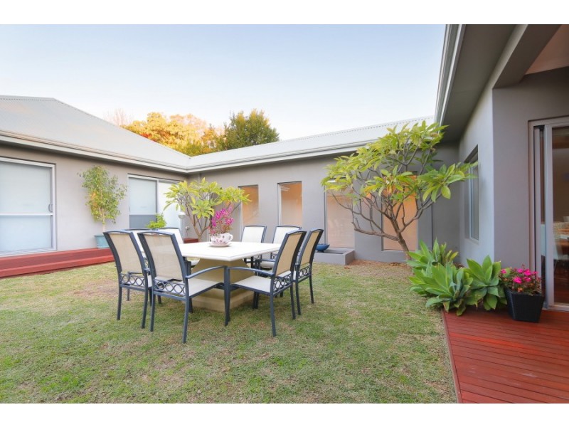 12A Clydesdale  Street, Alfred Cove WA 6154