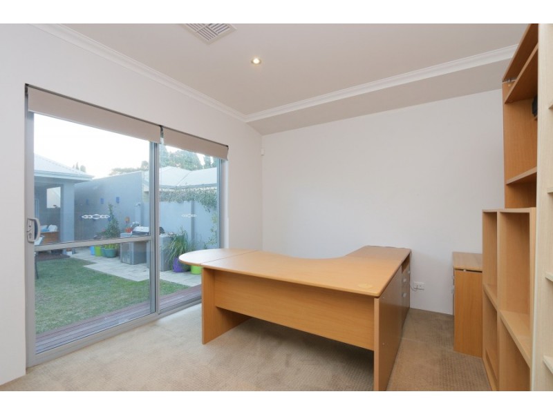 12A Clydesdale  Street, Alfred Cove WA 6154