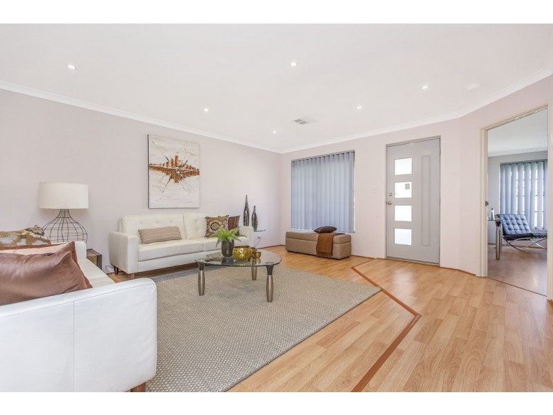 37 Flametree Bend, Hammond Park WA 6164