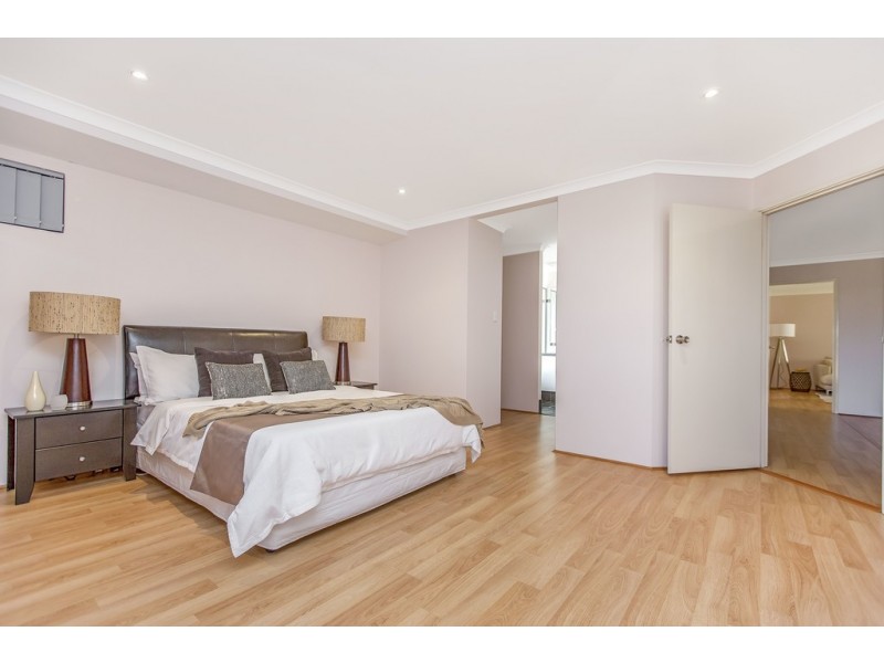 37 Flametree Bend, Hammond Park WA 6164