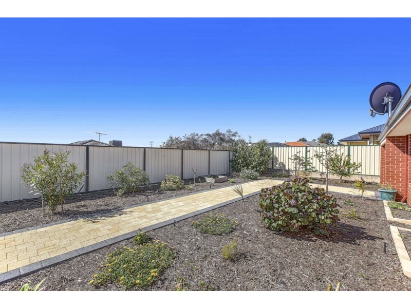 37 Flametree Bend, Hammond Park WA 6164