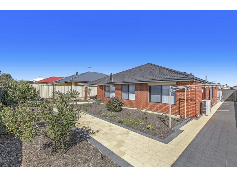 37 Flametree Bend, Hammond Park WA 6164