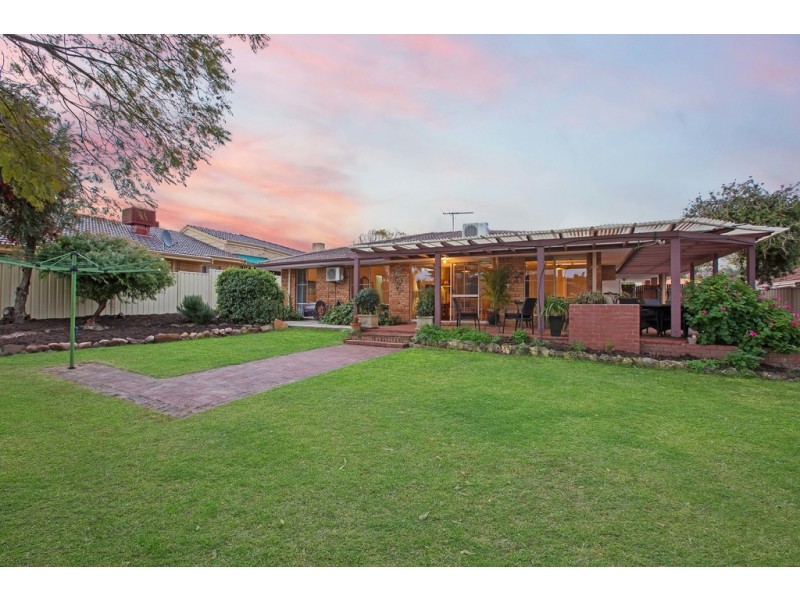 11 Waring Way, Kardinya WA 6163