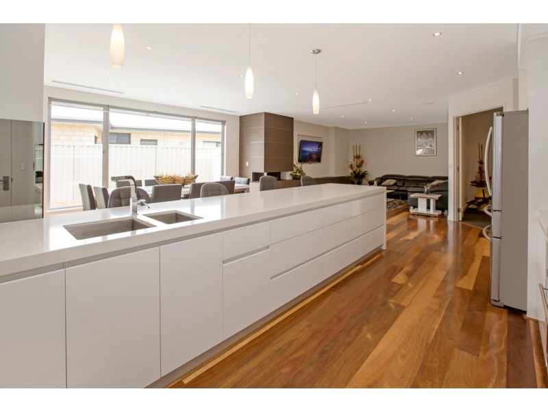 53 Williams Road, Melville WA 6156